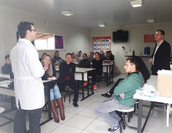 Turma da Pós-Graduação em Engenharia de Produção da Unoesc visita a Indústria da Dipães