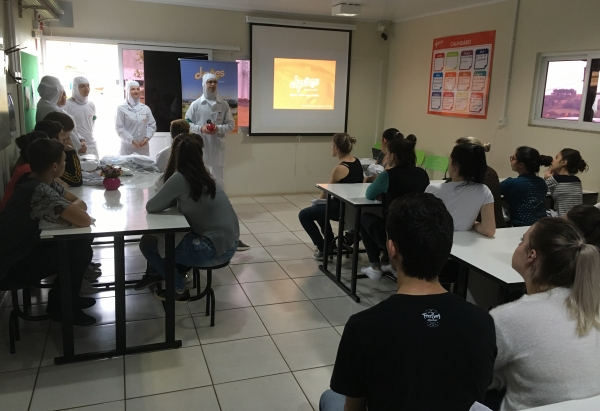 Turmas do Instituto Federal de Santa Catarina realizam visita técnica à Dipães