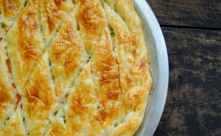 Torta de Massa Folhada com Frango e Alho Poró